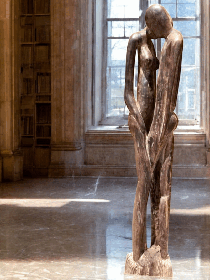 Sculpture Couple Kiss - Image 2